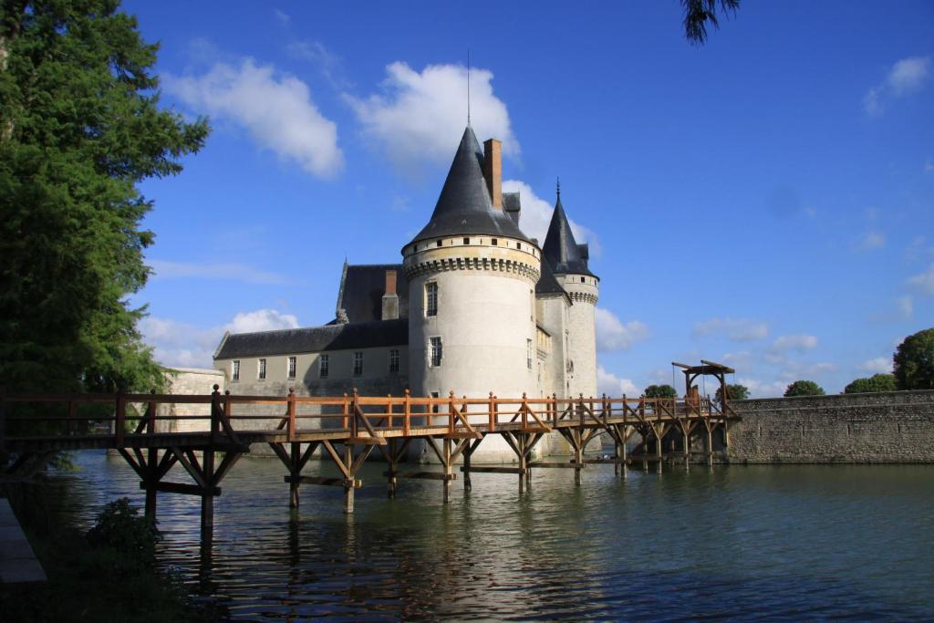 Hotel Henri IV Sully-sur-Loire Exterior photo